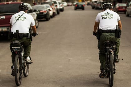Los ciudadanos y residentes dentro de esta franja mantienen derechos constitucionales, como el derecho a permanecer en silencio