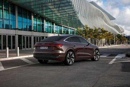 Los clientes pueden equipar su Audi Q8 e-tron con retrovisores exteriores virtuales