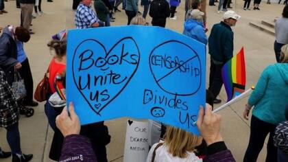 También ha habido protestas contra las prohibiciones de libros.