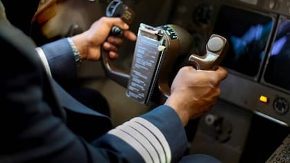 Los códigos numéricos son usados por los pilotos para informar situaciones a la torre de control. Foto: iStock