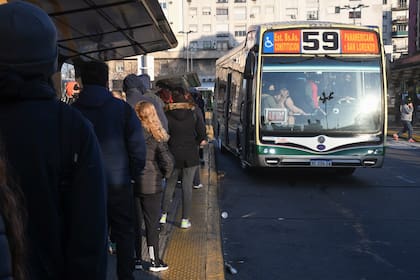 Los colectivos presentarán una frecuencia reducida, similar a la que se percibe los días domingos