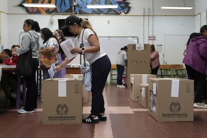 Los colombianos eligen presidente y vice
