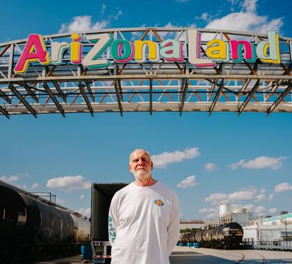 Los colores clásicos de AriZona están inspirados en la casa de la infancia de Don Vultaggio (Facebook/Arizona Iced Tea)