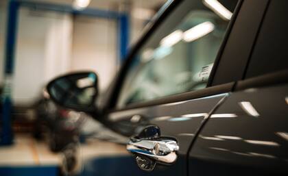 Los colores oscuros suelen absorber la luz del sol