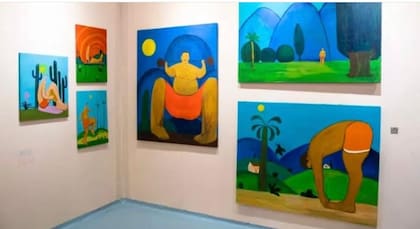 Los colores son parte de las obras de Sandro Pereira, como se ve en estos cuadros de su autoría