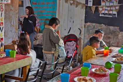 Los comedores comunitarios de Moreno están absorbiendo a los chicos que comían en la escuela y que por falta de clases no lo están haciendo