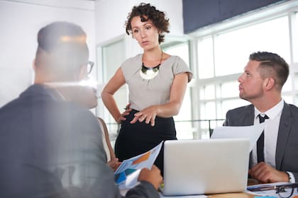 Los comentarios hirientes se pueden generar en los trabajos, en los vínculos con familiares, amigos e incluso en las parejas