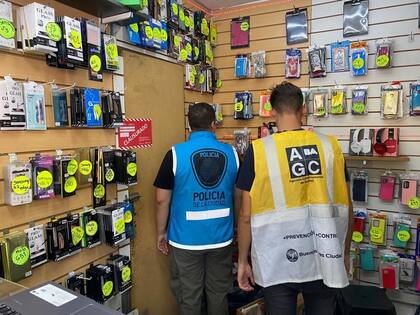 Los comercios clausurados estaban ubicados en Balvanera y Flores