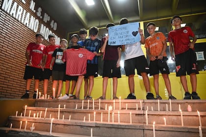 Los compañeros de la víctima realizaron un homenaje en el colegio