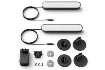 Los componentes de Hue Play: las dos luces y las bases para ponerlas sobre un estante o fijarlas al televisor