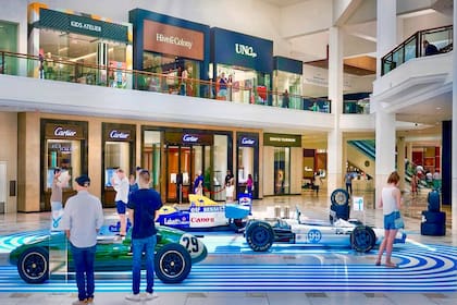 Los compradores deberán esperar al viernes para recorrer los pasillos de los shoppings de Miami