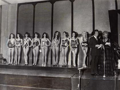 Los concursos se sucedieron y Mónica Gonzaga fue Miss Bikini Argentina y también seleccionada Primera Princesa de Miss Argentina para Miss Universo. Crédito: Glamour Argentino