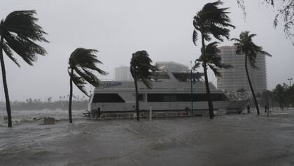 Los condados de Florida afectados por huracanes tienen una prórroga automática para declarar impuestos