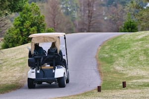 Los menores de 18 años ya no podrán conducir carritos de golf sin licencia en Florida