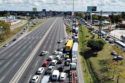 Los conductores, perjudicados por un piquete en la autopista Panamericana y ruta 197