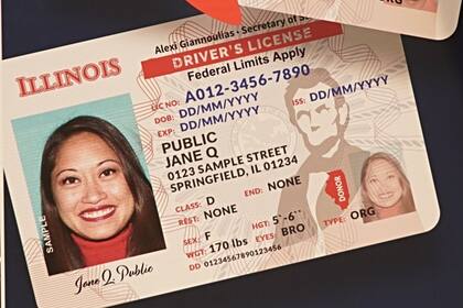 Los conductores que posean una Licencia de Conducir Comercial (CDL) aún deberán realizar un examen de manejo obligatorio a partir de los 75 años de edad