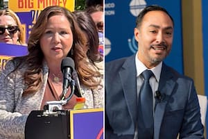 Congresistas latinos piden cerrar centro de detención de migrantes en Dilley