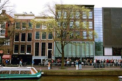 La casa donde se refugió Anne Frank es ahora un museo que puede visitarse en Ámsterdam, capital de Países Bajos