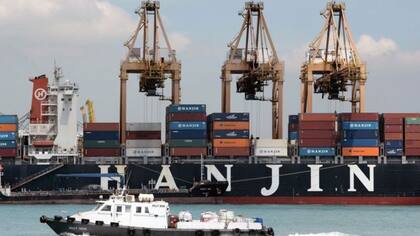 Los contenedores de los puertos están siendo retenidos como garantía de pago.