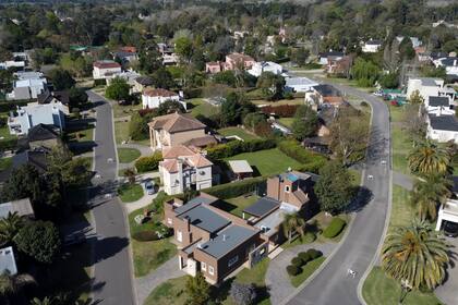 Los contratos de alquiler en barrios cerrados se pagan en dólares billete, cash