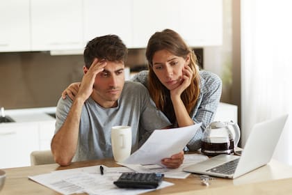 Los contribuyentes pueden utilizar la herramienta "¿Dónde está mi reembolso?" del IRS para verificar el estado