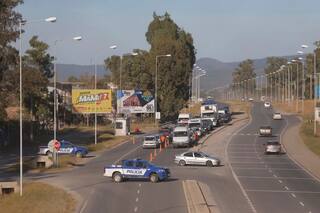 Por los numerosos retenes y los férreos controles, Córdoba es un laberinto