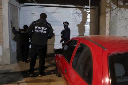 Los controles por el Día del Amigo reportaron más de 300 personas imputadas por hacer juntadas ilegales, en grupos de 20 integrantes. No se registraron fiestas masivas, pero hay preocupación por el aumento de los contagios en la provincia.