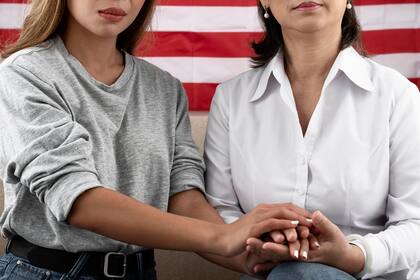 Los cónyuges de fallecidos pueden incluir a los hijos menores de 21 años en la petición