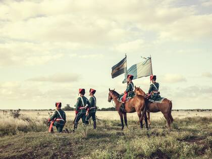 Los coraceros de Magdalena se aprestan para la batalla en la llanura pampeana.