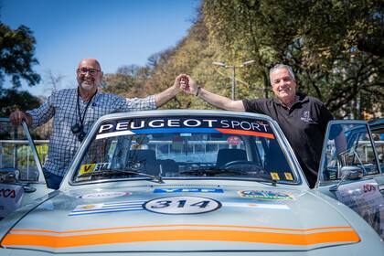 Los corredores exhibieron sus autos para que el público pudiera apreciarlos de cerca