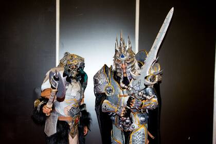 Ellos son de izquierda a derecha, Daniel Flores, como Skyrim y Oscar Flores, como Rey Lich