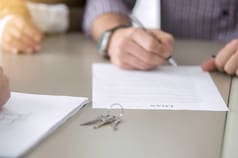 Los costos extras que se deben calcular cuando se vende para comprar otra propiedad