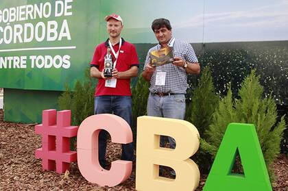 Los creadores se conocieron en una exposición del programa “Córdoba Vidriera Productiva” y están contentos por la gran recepción que están notando en Expoagro. Foto: Gobierno de Córdoba