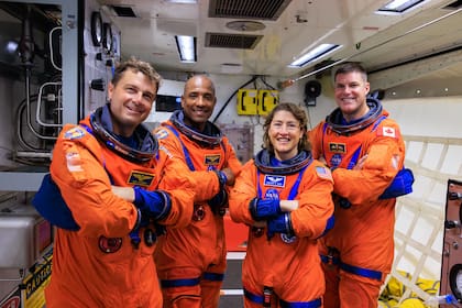 Los cuatro astronautas de la misión Artemis II: Reid Wiseman (comandante), Victor Glover (piloto), Christina Koch (especialista de misión) y Jeremy Hansen (especialista de misión, Agencia Espacial Canadiense)