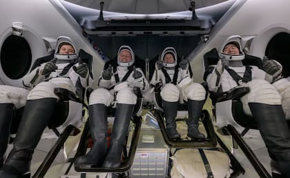 Los cuatro astronautas en el regreso a Tierra