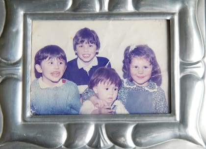 Los cuatro hermanos: Máximo, Patricio, Santiago y María