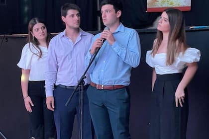 Los cuatro hijos de Silvia Peretto y Federico Larroque, durante el evento