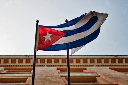 Los cubanos podrán acceder a la ayuda en efectivo solo si cumplen con las condiciones de estatus migratorio