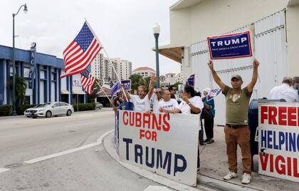 Los cubanos y venezolano conformaron el grupo de votantes más fieles de Donald Trump (AP Foto/Alan Diaz, archivo)
