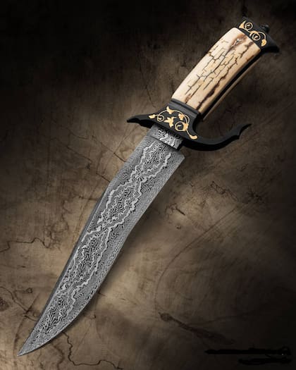 Los cuchillos de Montenegro tienen detalles en oro.