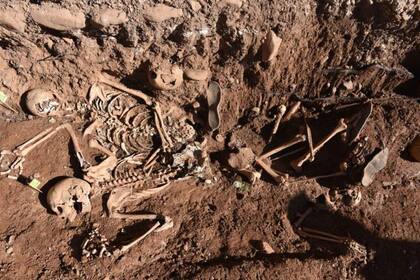 Los cuerpos de las fosas comunes de Belchite habían sido arrojados a las fosas con desprecio, asegura el arqueólogo Gonzalo García.