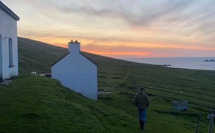 Los cuidadores deberán atender la cafetería de la isla y asistir a los visitantes