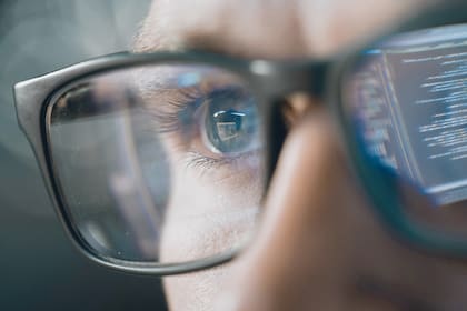 Los cursos gratuitos de IBM en inteligencia artificial abordan temáticas como sus fundamentos y la creación de chatbots, entre otros