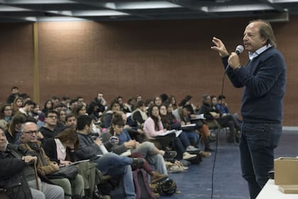 Los cursos presenciales copan el mercado pero de a poco surge la oferta online