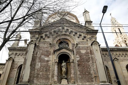 Los daños en la fachada sobre la calle Pinzón son notorios en la Iglesia de Santa Felicitas