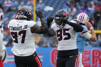 Los defensivos de los Texans se tendrán que enfrentar ante todo el poderío ofensivo de los Chiefs (Archivo)