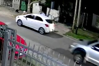 Un hombre se tiroteó con delincuentes para intentar que no le roben la camioneta a una vecina