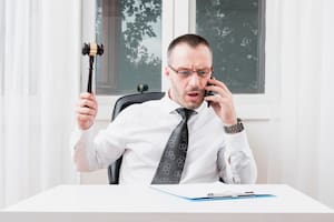 Nueva estafa golpea a migrantes: falsos abogados con IA prometen green card y terminan en fraude