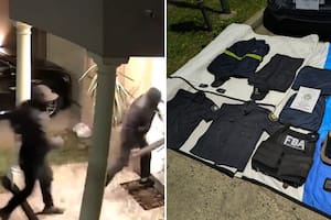Un grupo de delincuentes fingió un allanamiento policial para robar una casa en Ituzaingó