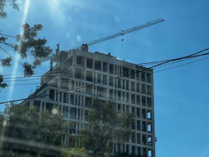 Los departamentos en pozo son los más caros del sector